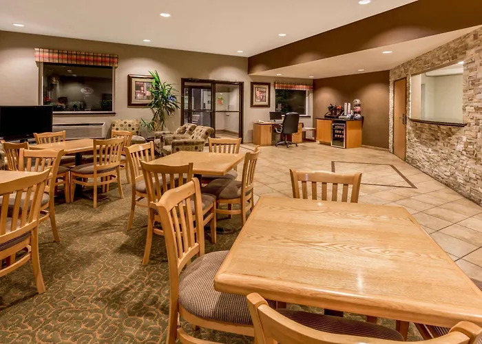 Super 8 By Wyndham Woodburn