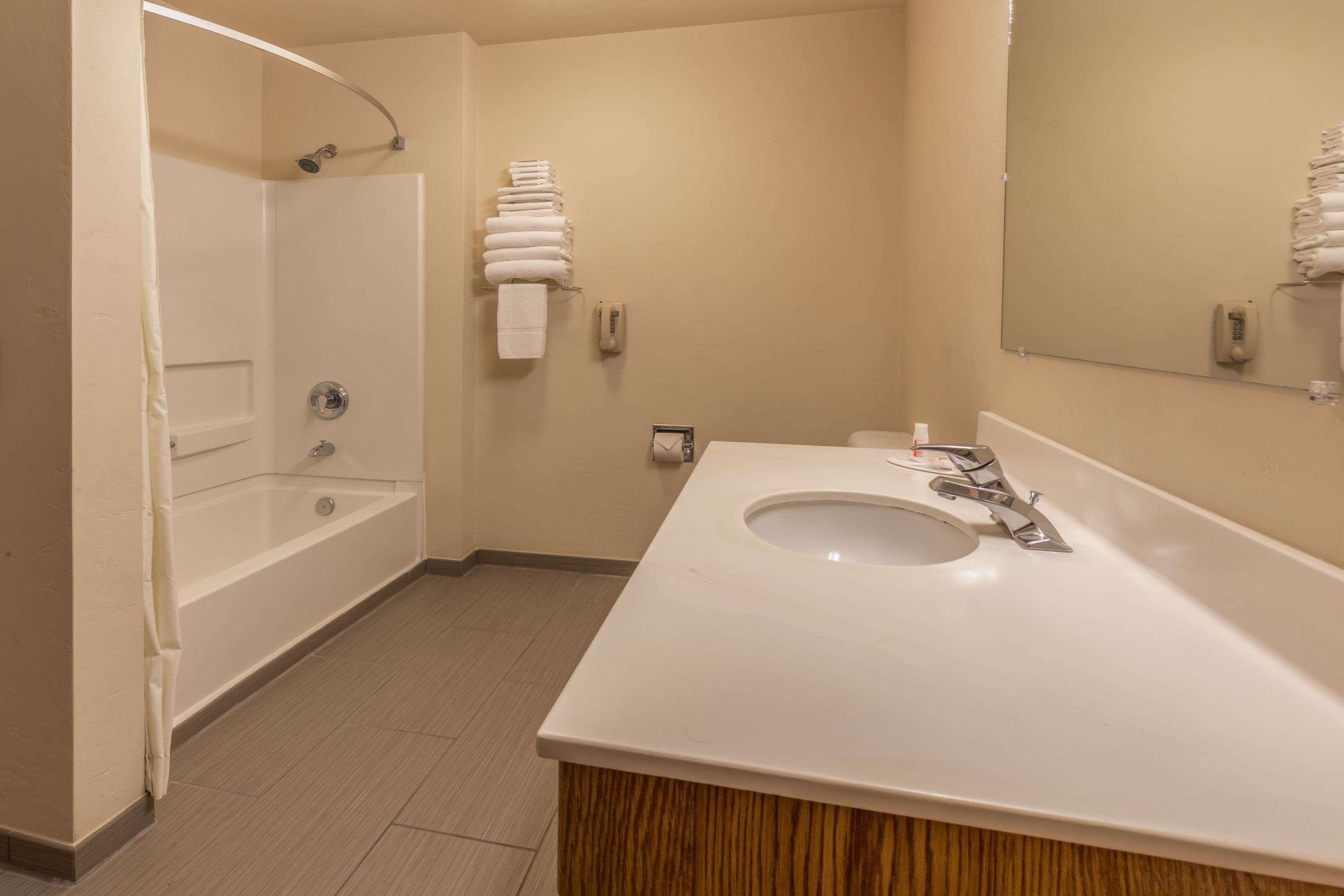 Super 8 By Wyndham Hotel 2*