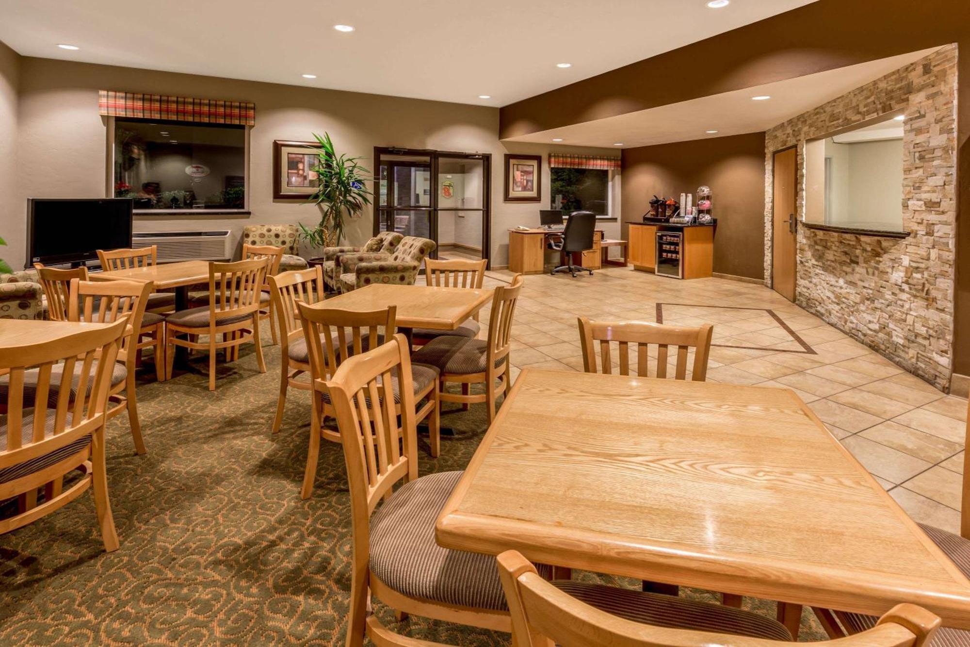 Super 8 By Wyndham Hotel