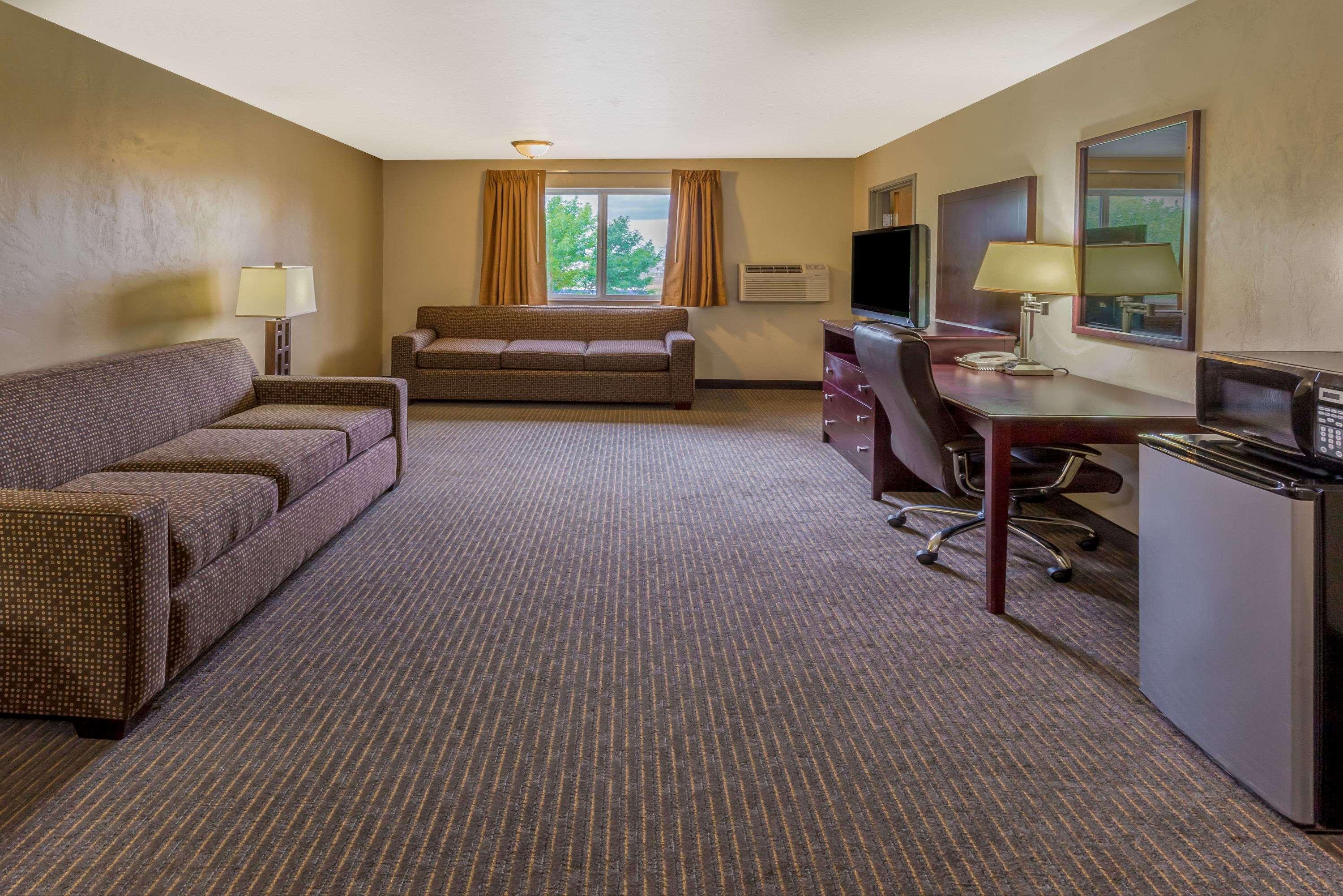 Super 8 By Wyndham Hotel
